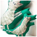 Formkissen Dino, genäht nach einer Kinderzeichnung