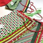 Adventskalender aus Stoff, Grün und Rot, Stoffsäckchen mit Gold