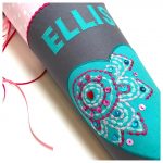 Schultüte aus Stoff mit funkelnden Pailletten