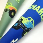 Schultüte mit Monstertruck und leuchtenden Blitzen