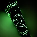 Schultüte mit Sternzeichen Löwe und leuchtendem Mond