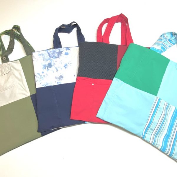 Aus Alt mach Neu, Patchwork Beutel Taschen aus Kleidung eines verstorbenen Menschen - Jeanshosen Upcycling